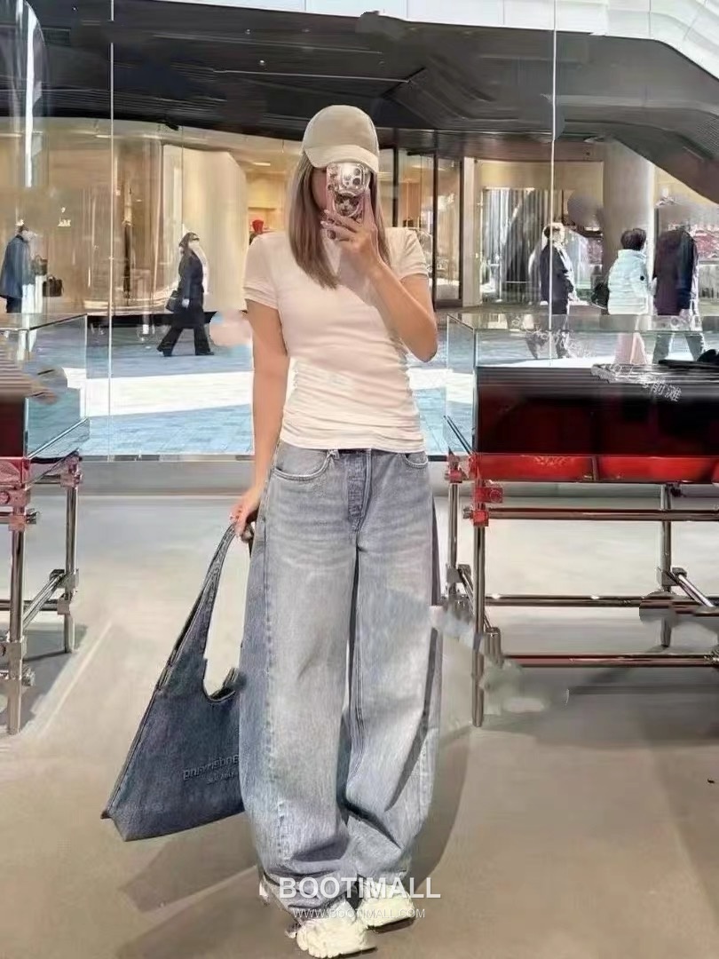 Alexander Wang SS26 Curved Distressed Logo Embossed Denim Pants 알렉산더왕 커브드 디스트로이드 로고 엠보스 데님 팬츠 6