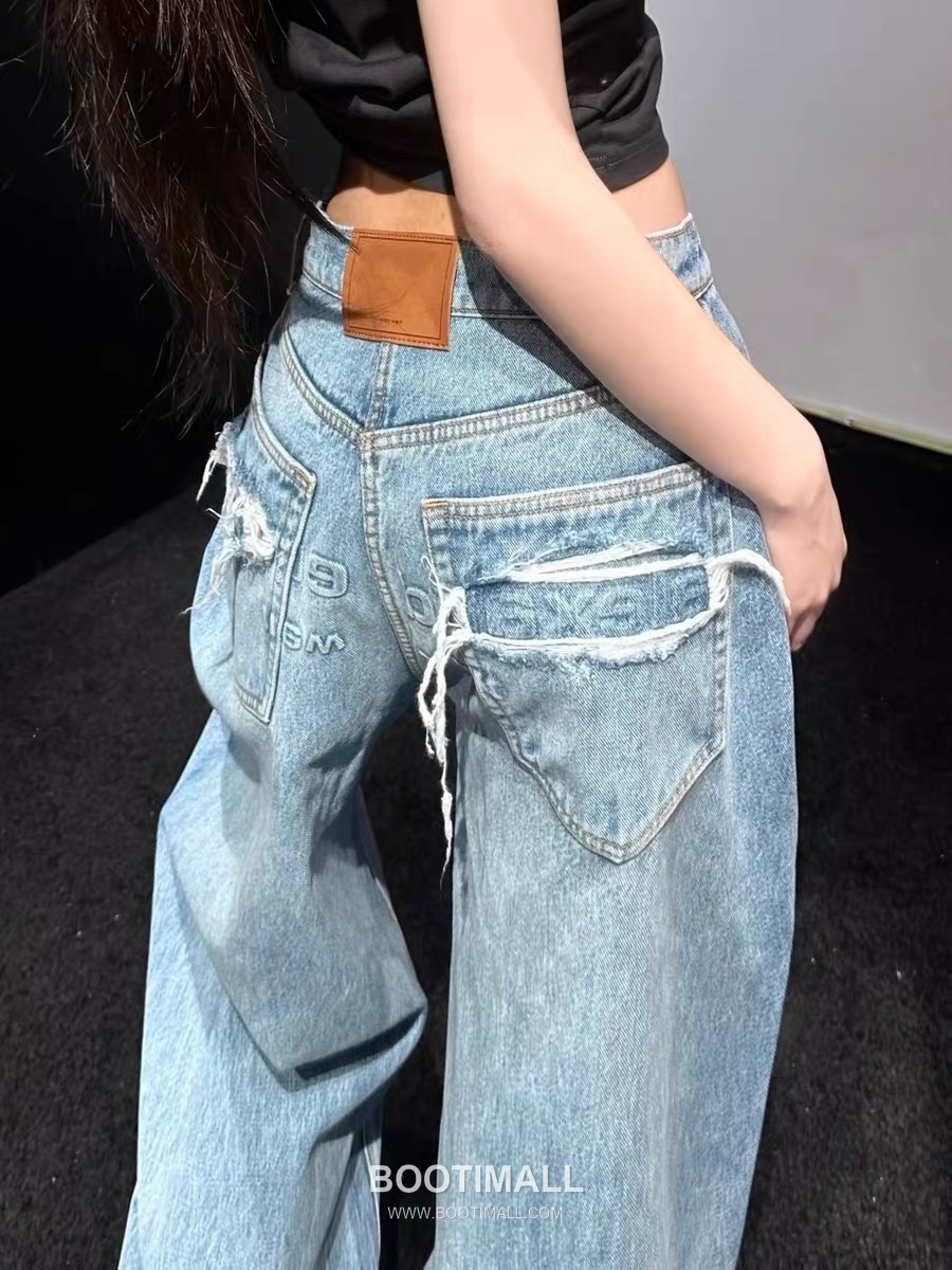 Alexander Wang SS26 Curved Distressed Logo Embossed Denim Pants 알렉산더왕 커브드 디스트로이드 로고 엠보스 데님 팬츠 7