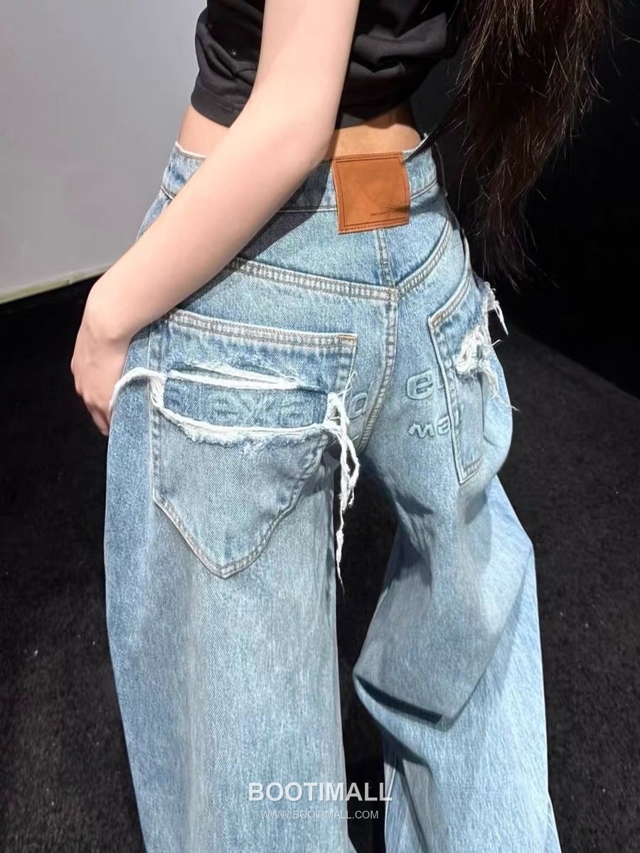 Alexander Wang SS26 Curved Distressed Logo Embossed Denim Pants 알렉산더왕 커브드 디스트로이드 로고 엠보스 데님 팬츠 9