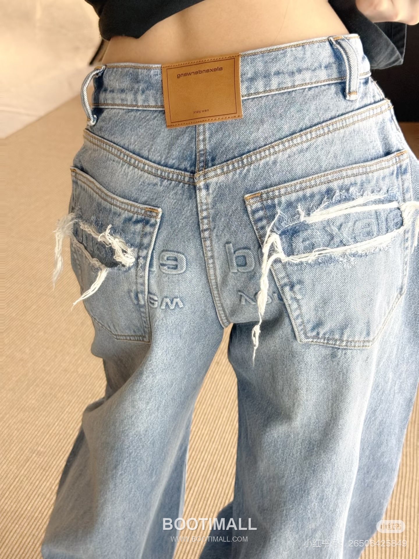 Alexander Wang SS26 Curved Distressed Logo Embossed Denim Pants 알렉산더왕 커브드 디스트로이드 로고 엠보스 데님 팬츠 11