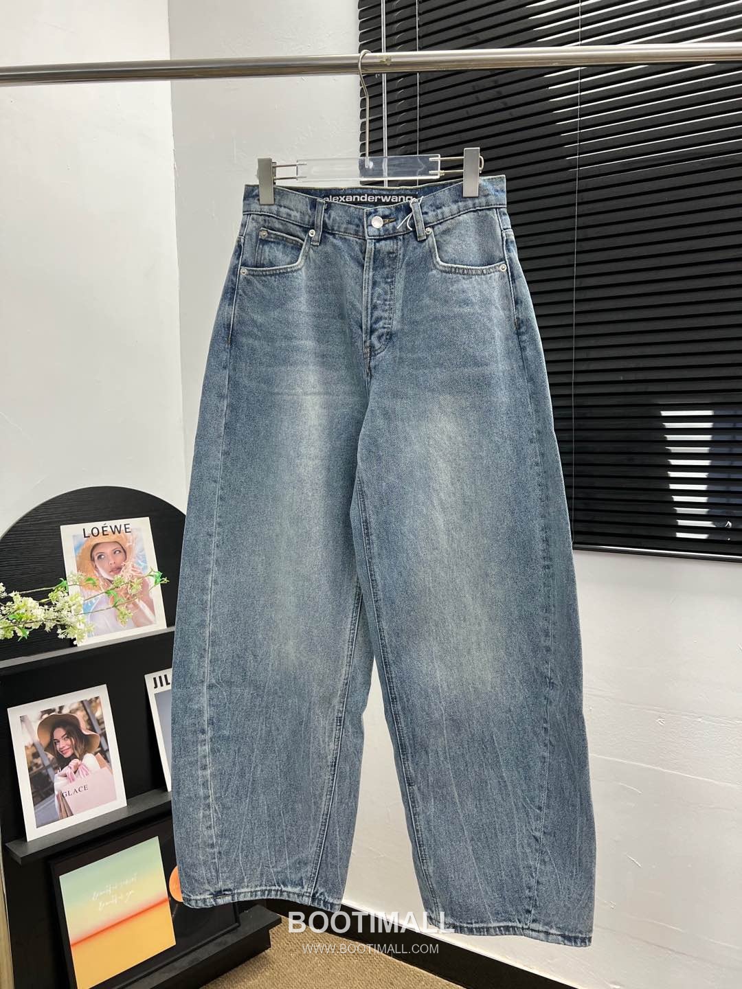 Alexander Wang SS26 Curved Distressed Logo Embossed Denim Pants 알렉산더왕 커브드 디스트로이드 로고 엠보스 데님 팬츠 13