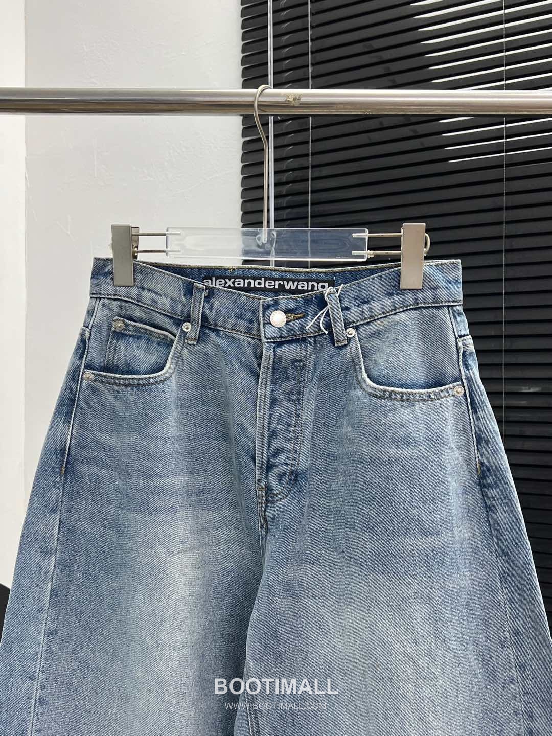 Alexander Wang SS26 Curved Distressed Logo Embossed Denim Pants 알렉산더왕 커브드 디스트로이드 로고 엠보스 데님 팬츠 14