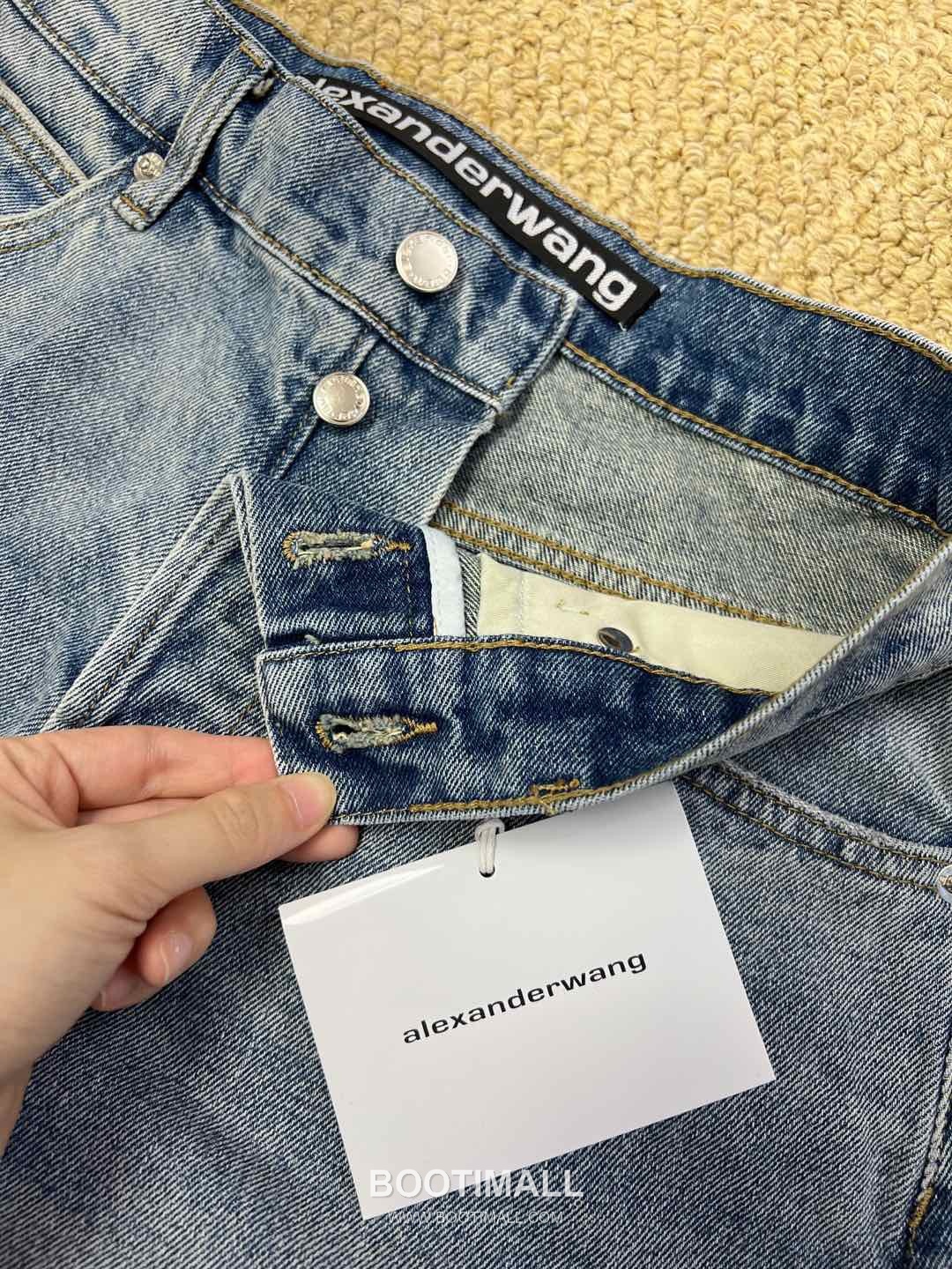 Alexander Wang SS26 Curved Distressed Logo Embossed Denim Pants 알렉산더왕 커브드 디스트로이드 로고 엠보스 데님 팬츠 15