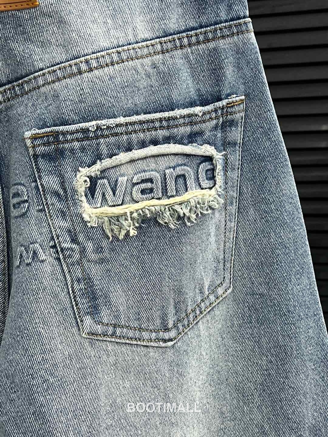 Alexander Wang SS26 Curved Distressed Logo Embossed Denim Pants 알렉산더왕 커브드 디스트로이드 로고 엠보스 데님 팬츠 17