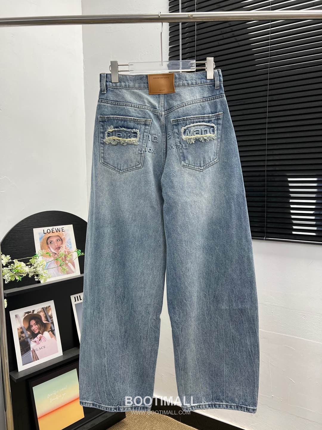 Alexander Wang SS26 Curved Distressed Logo Embossed Denim Pants 알렉산더왕 커브드 디스트로이드 로고 엠보스 데님 팬츠 19