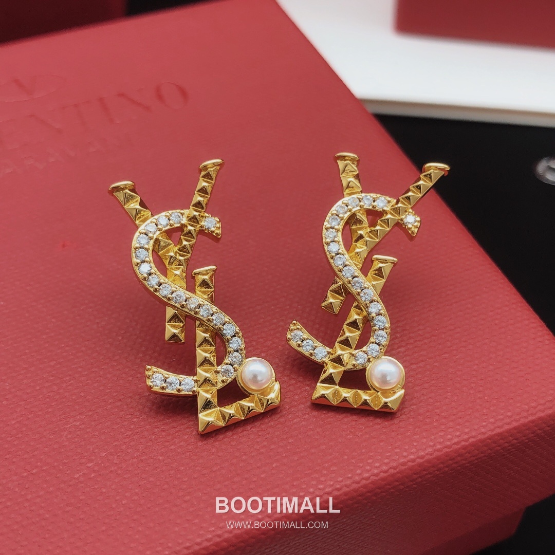 Saint Laurent Cassandre Quilted Monogram Stud Earrings 생로랑 카산드라 퀼팅 모노그램 스터드 귀걸이 5