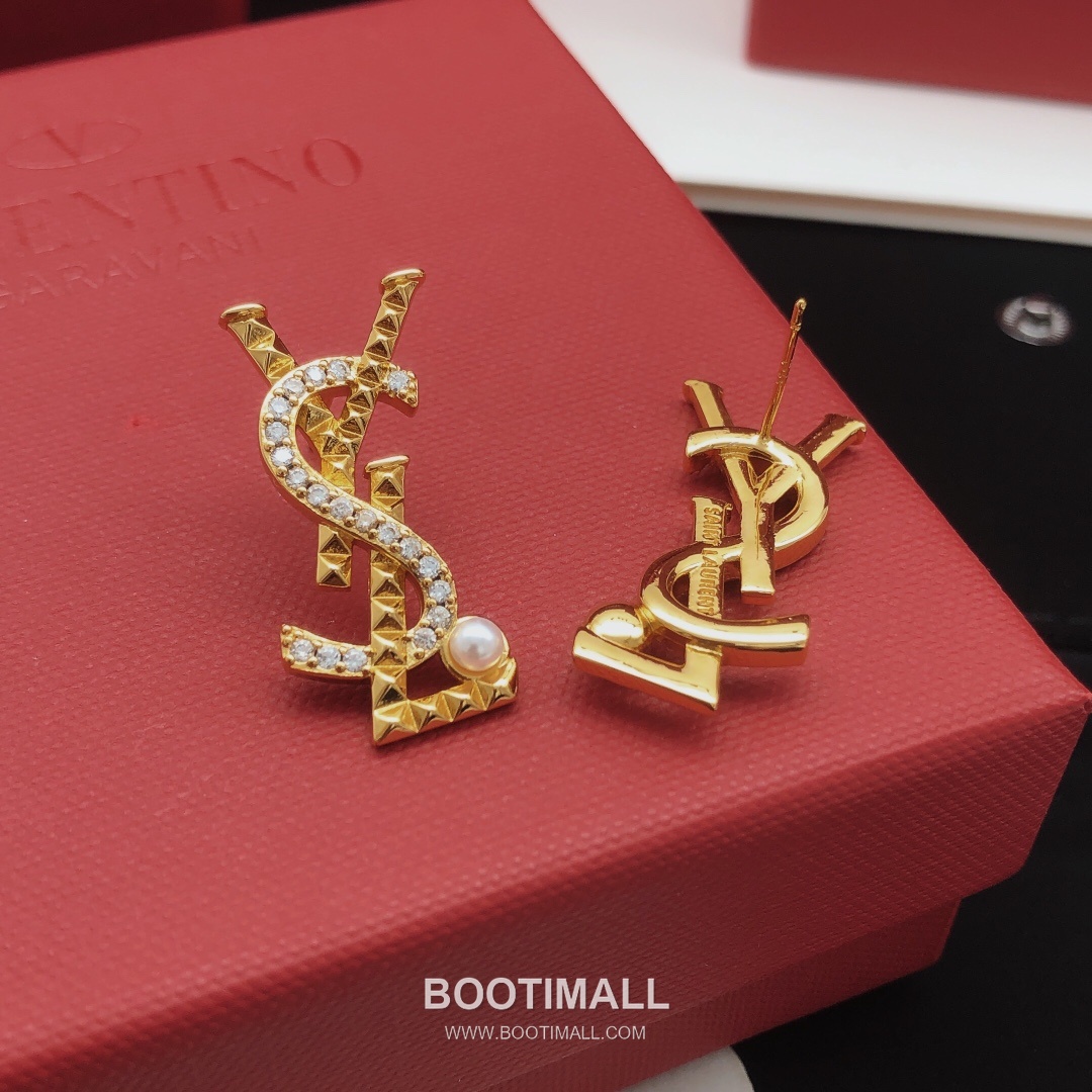 Saint Laurent Cassandre Quilted Monogram Stud Earrings 생로랑 카산드라 퀼팅 모노그램 스터드 귀걸이 7