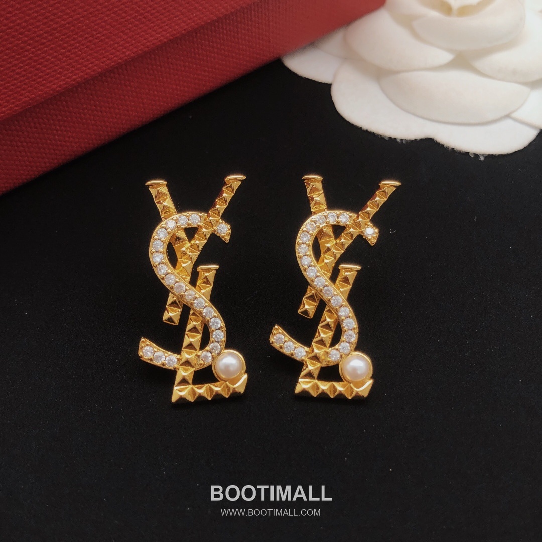 Saint Laurent Cassandre Quilted Monogram Stud Earrings 생로랑 카산드라 퀼팅 모노그램 스터드 귀걸이 8