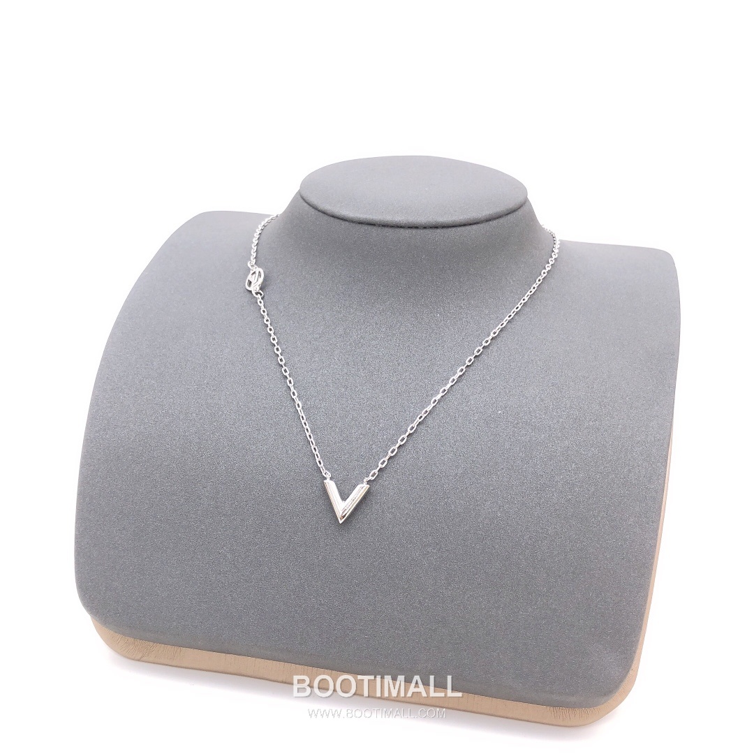 Louis Vuitton Essential V Necklace 루이비통 에센셜 V 네크리스 1