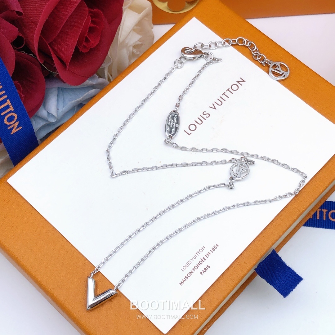 Louis Vuitton Essential V Necklace 루이비통 에센셜 V 네크리스 6