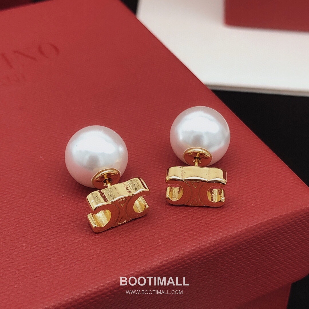 CELINE Triomphe Pearl Stud Earrings 셀린느 트리옹프 펄 스터드 귀걸이 2