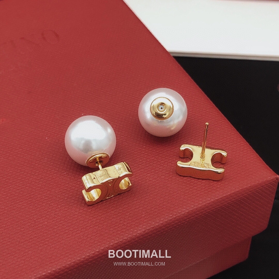 CELINE Triomphe Pearl Stud Earrings 셀린느 트리옹프 펄 스터드 귀걸이 3
