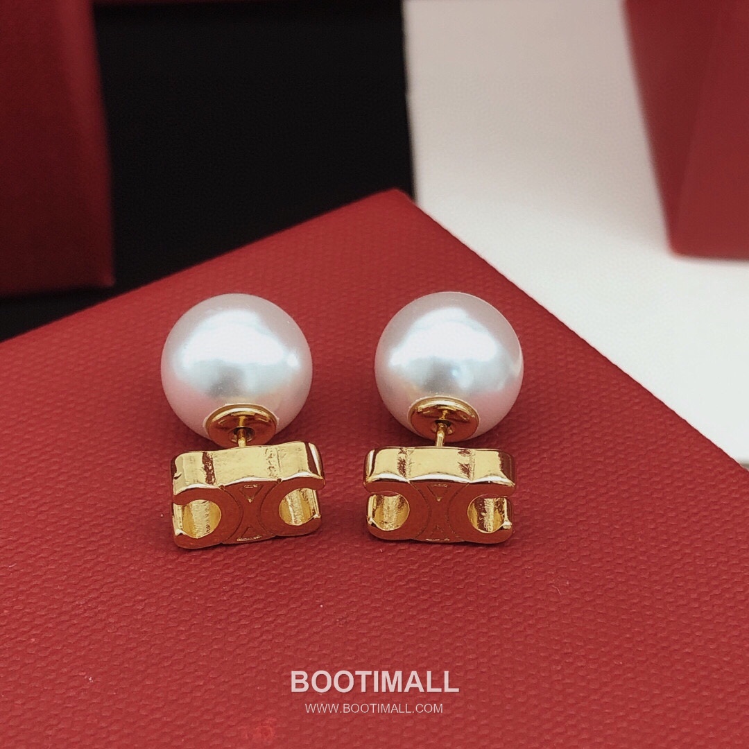CELINE Triomphe Pearl Stud Earrings 셀린느 트리옹프 펄 스터드 귀걸이 6