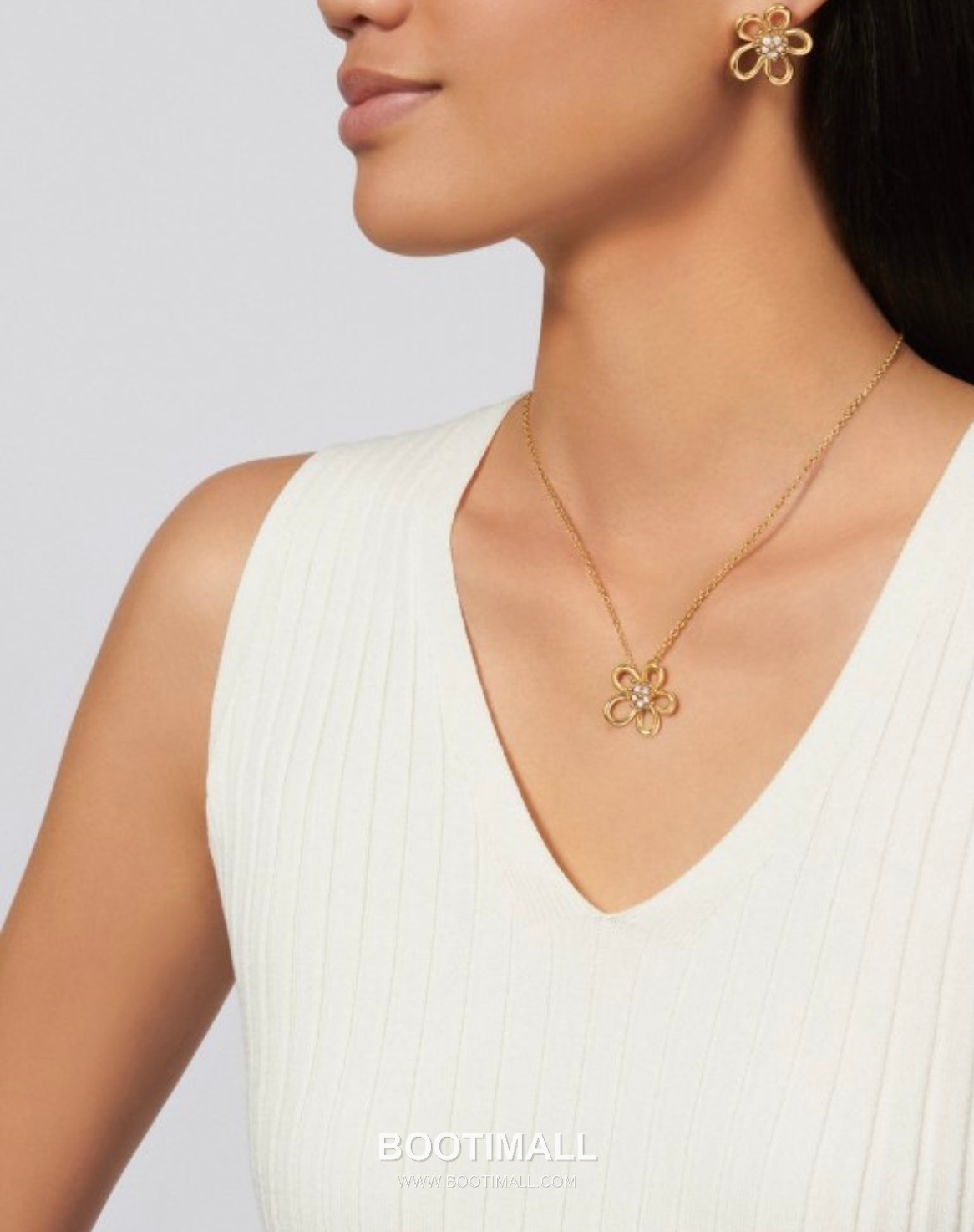 Van Cleef & Arpels Frivole Diamond Flower Pendant Necklace 반클리프 아펠 프리볼 다이아 플라워 펜던트 네크리스 1