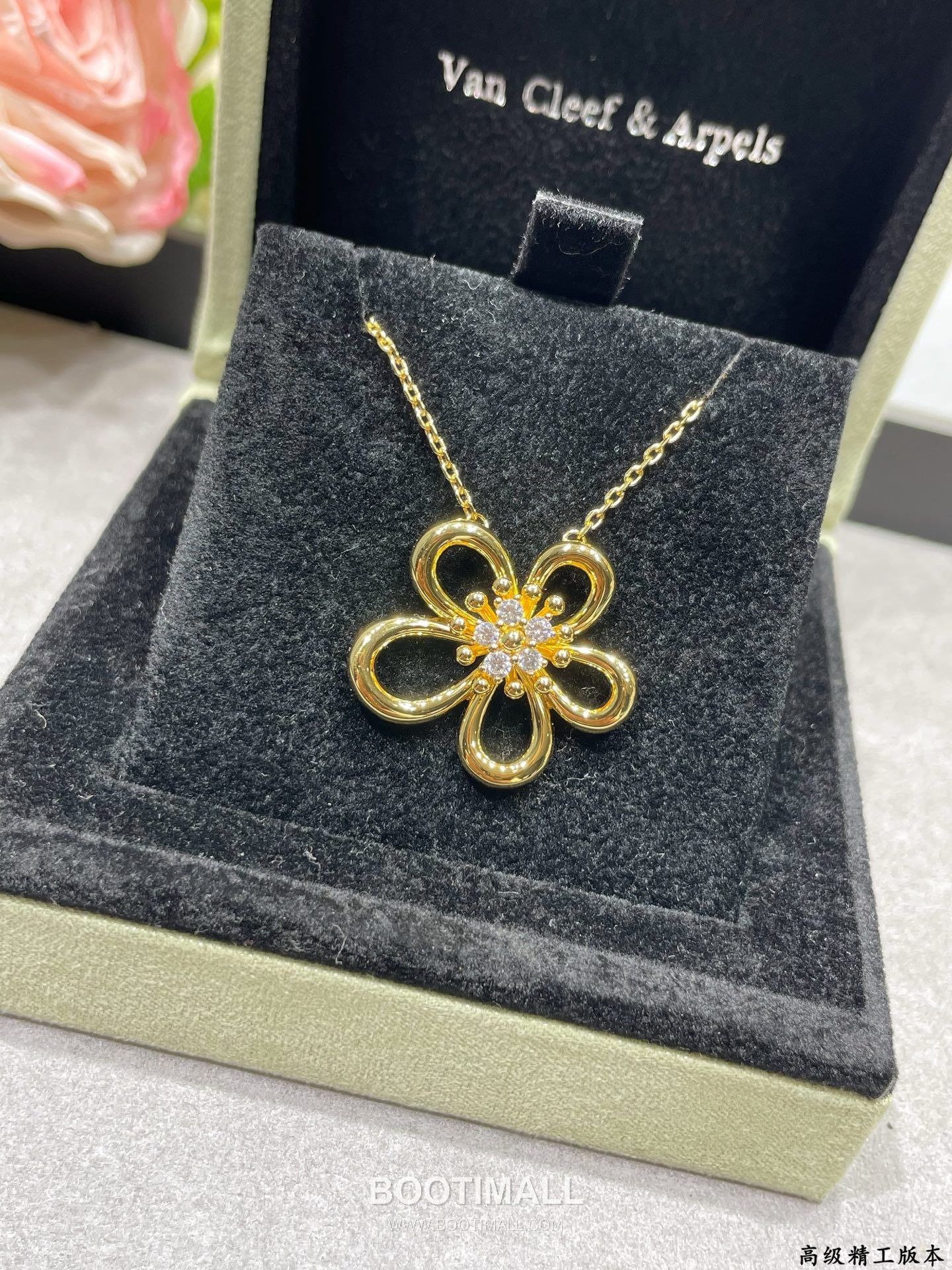 Van Cleef & Arpels Frivole Diamond Flower Pendant Necklace 반클리프 아펠 프리볼 다이아 플라워 펜던트 네크리스 3