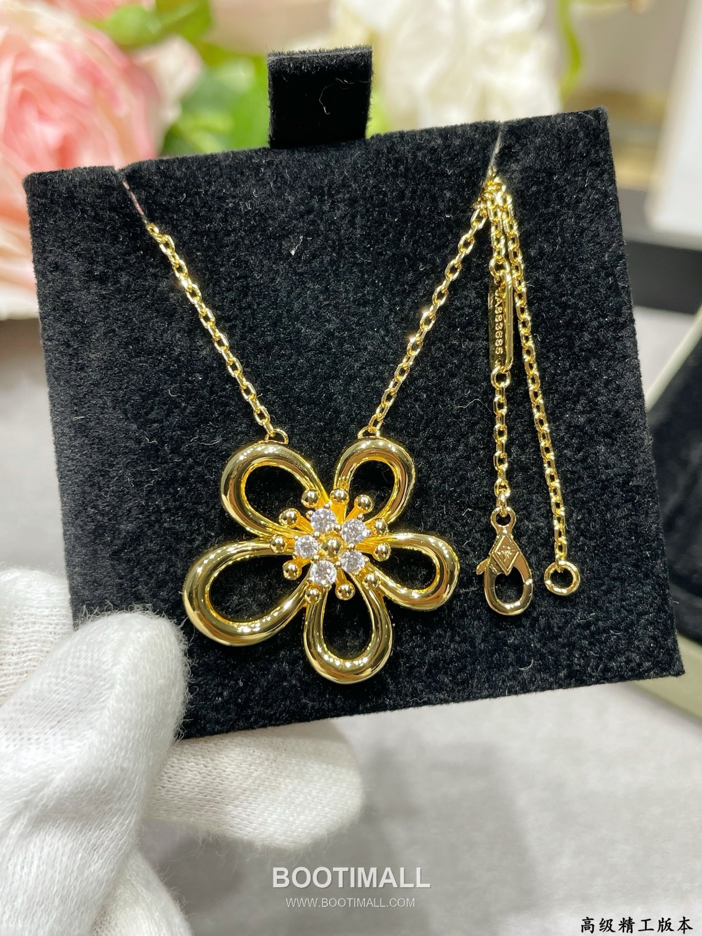 Van Cleef & Arpels Frivole Diamond Flower Pendant Necklace 반클리프 아펠 프리볼 다이아 플라워 펜던트 네크리스 5