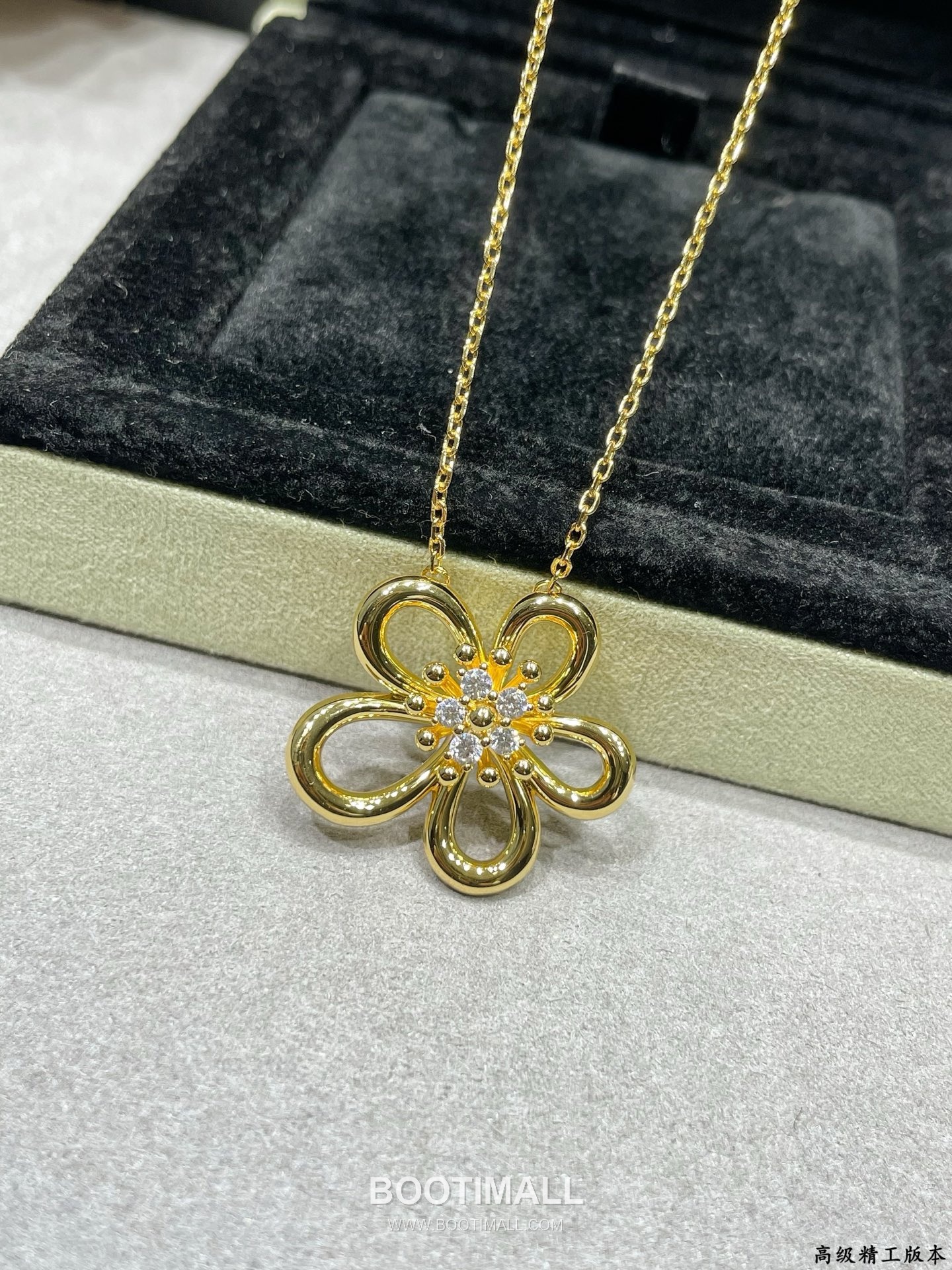 Van Cleef & Arpels Frivole Diamond Flower Pendant Necklace 반클리프 아펠 프리볼 다이아 플라워 펜던트 네크리스 6