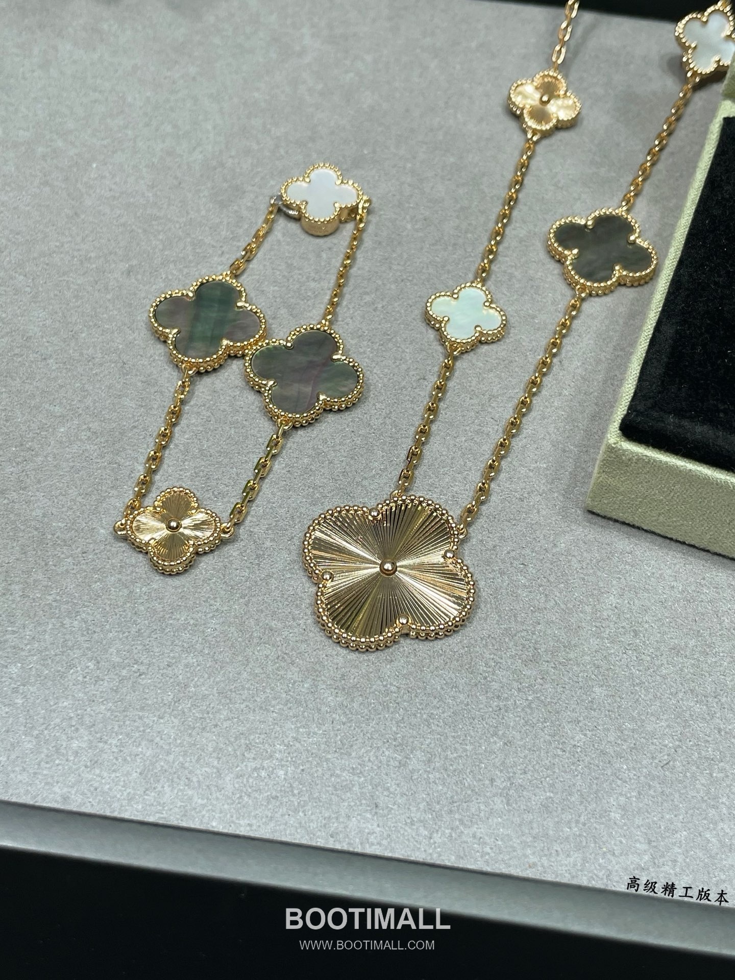 Van Cleef & Arpels Vintage Alhambra 4 Motif Mother of Pearl Bracelet 반클리프 아펠 빈티지 알함브라 4 모티프 마더오브펄 브레이슬릿 8