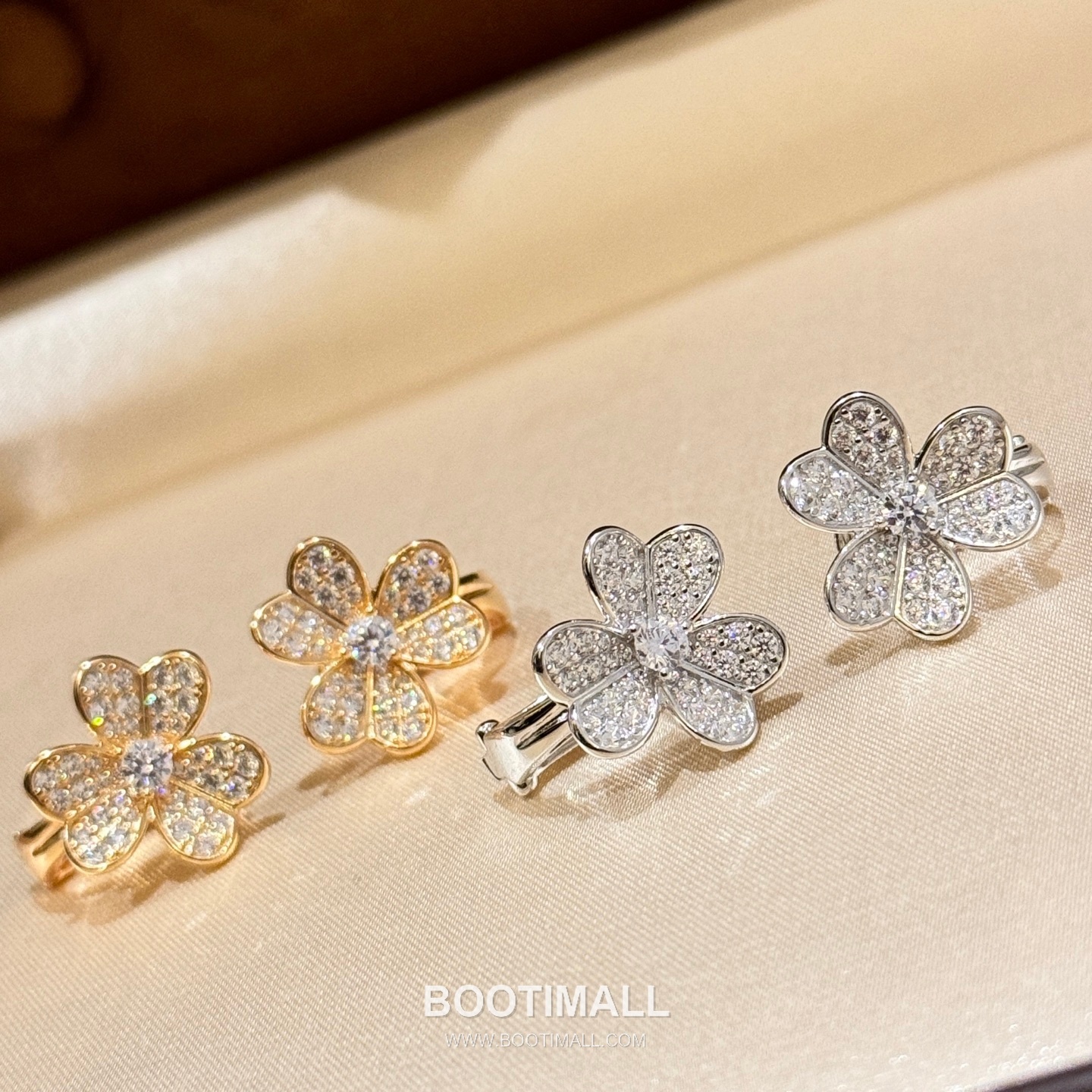 Van Cleef & Arpels Frivole Full Pavé Large Flower Earrings 반클리프 아펠 프리볼 풀 파베 라지 플라워 이어링 1