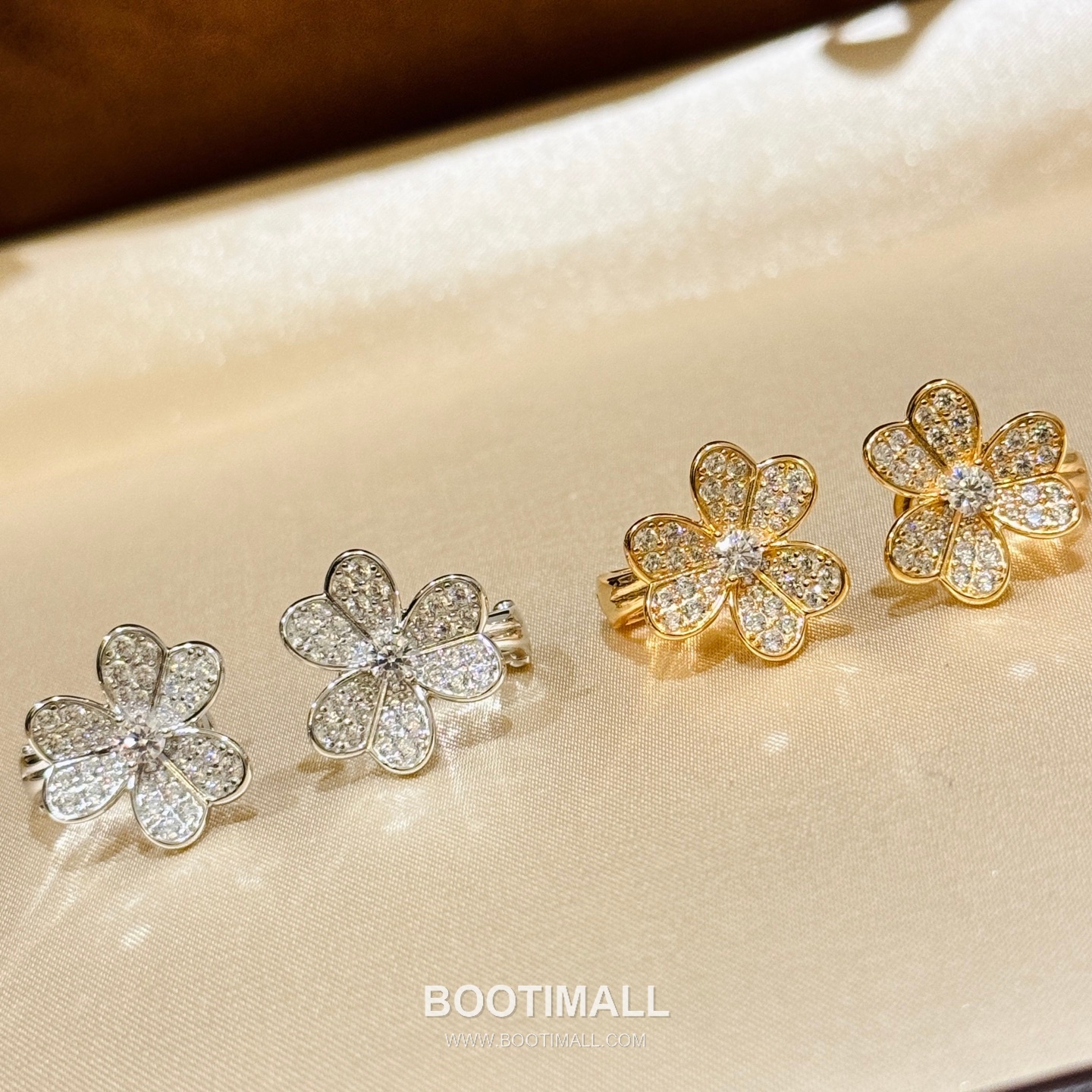 Van Cleef & Arpels Frivole Full Pavé Large Flower Earrings 반클리프 아펠 프리볼 풀 파베 라지 플라워 이어링 9