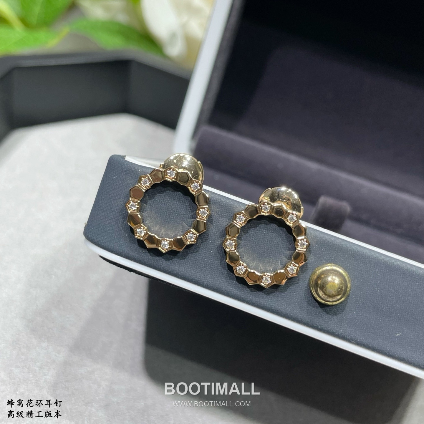 Chaumet Bee My Love Honeycomb Diamond Stud Earrings 쇼메 비 마이 러브 허니콤 다이아몬드 스터드 이어링 2