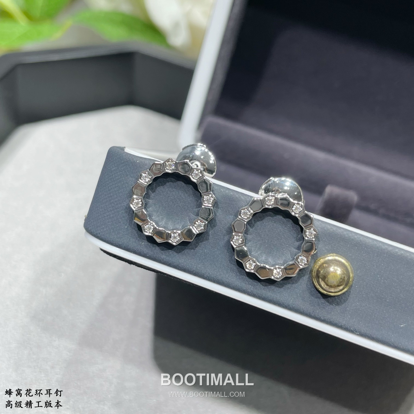 Chaumet Bee My Love Honeycomb Diamond Stud Earrings 쇼메 비 마이 러브 허니콤 다이아몬드 스터드 이어링 3