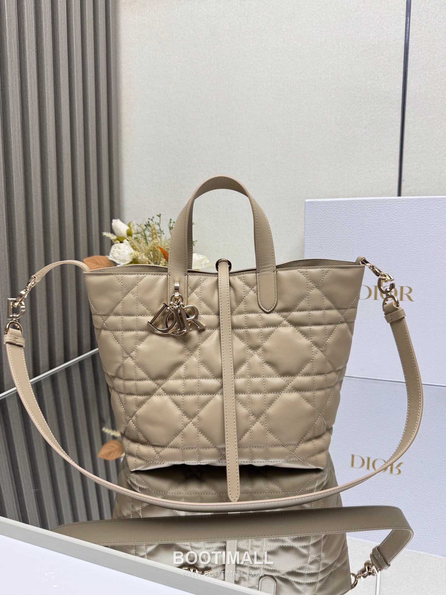 Dior Toujours Cannage Calfskin Vertical Tote Bag M2836 디올 투주르 까나쥬 카프스킨 버티컬 토트백 23cm 1