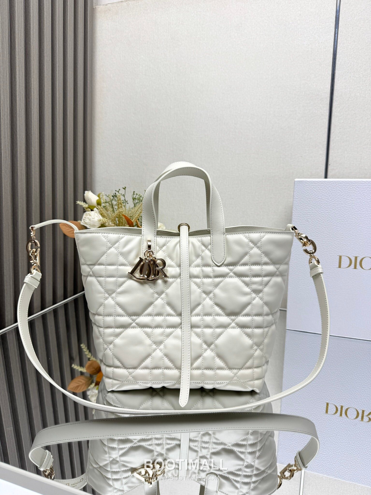 Dior Toujours Cannage Calfskin Vertical Tote Bag M2836 디올 투주르 까나쥬 카프스킨 버티컬 토트백 23cm 1