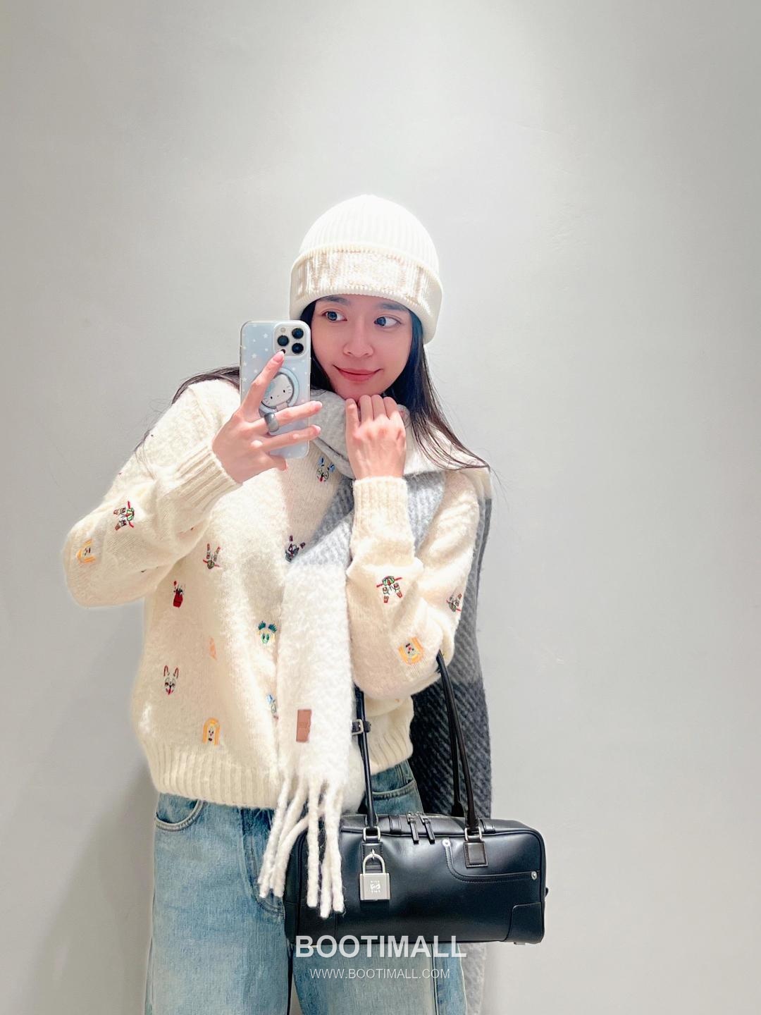 Loewe Amazona Cropped Shiny Calfskin Bowling Bag 06261298 로에베 아마조나 크롭드 샤이니 카프스킨 보스턴백 30.5cm 2