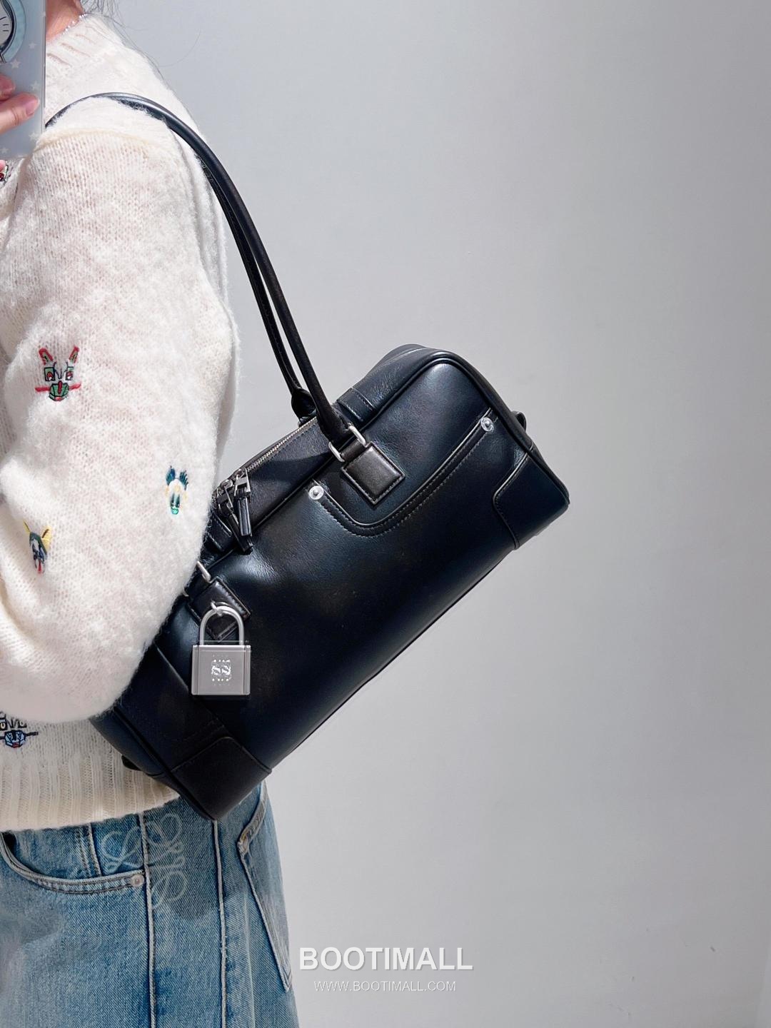 Loewe Amazona Cropped Shiny Calfskin Bowling Bag 06261298 로에베 아마조나 크롭드 샤이니 카프스킨 보스턴백 30.5cm 4