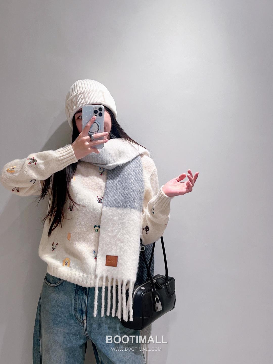 Loewe Amazona Cropped Shiny Calfskin Bowling Bag 06261298 로에베 아마조나 크롭드 샤이니 카프스킨 보스턴백 30.5cm 5