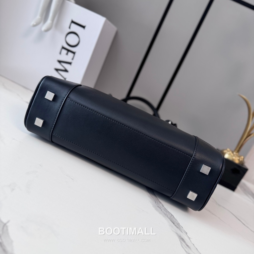 Loewe Amazona Cropped Shiny Calfskin Bowling Bag 06261298 로에베 아마조나 크롭드 샤이니 카프스킨 보스턴백 30.5cm 14