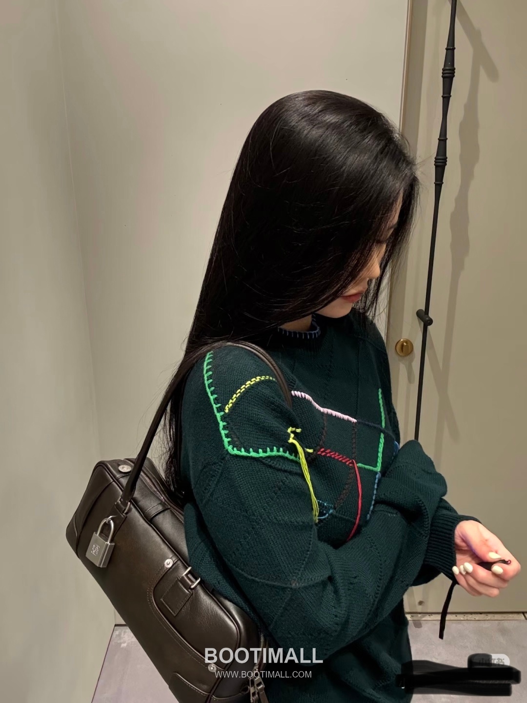 Loewe Amazona Cropped Shiny Calfskin Bowling Bag 06261298 로에베 아마조나 크롭드 샤이니 카프스킨 보스턴백 30.5cm 5