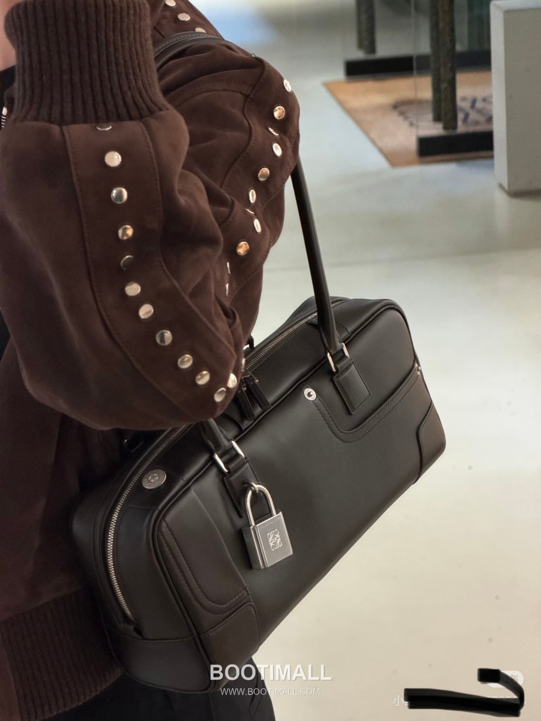 Loewe Amazona Cropped Shiny Calfskin Bowling Bag 06261298 로에베 아마조나 크롭드 샤이니 카프스킨 보스턴백 30.5cm 7