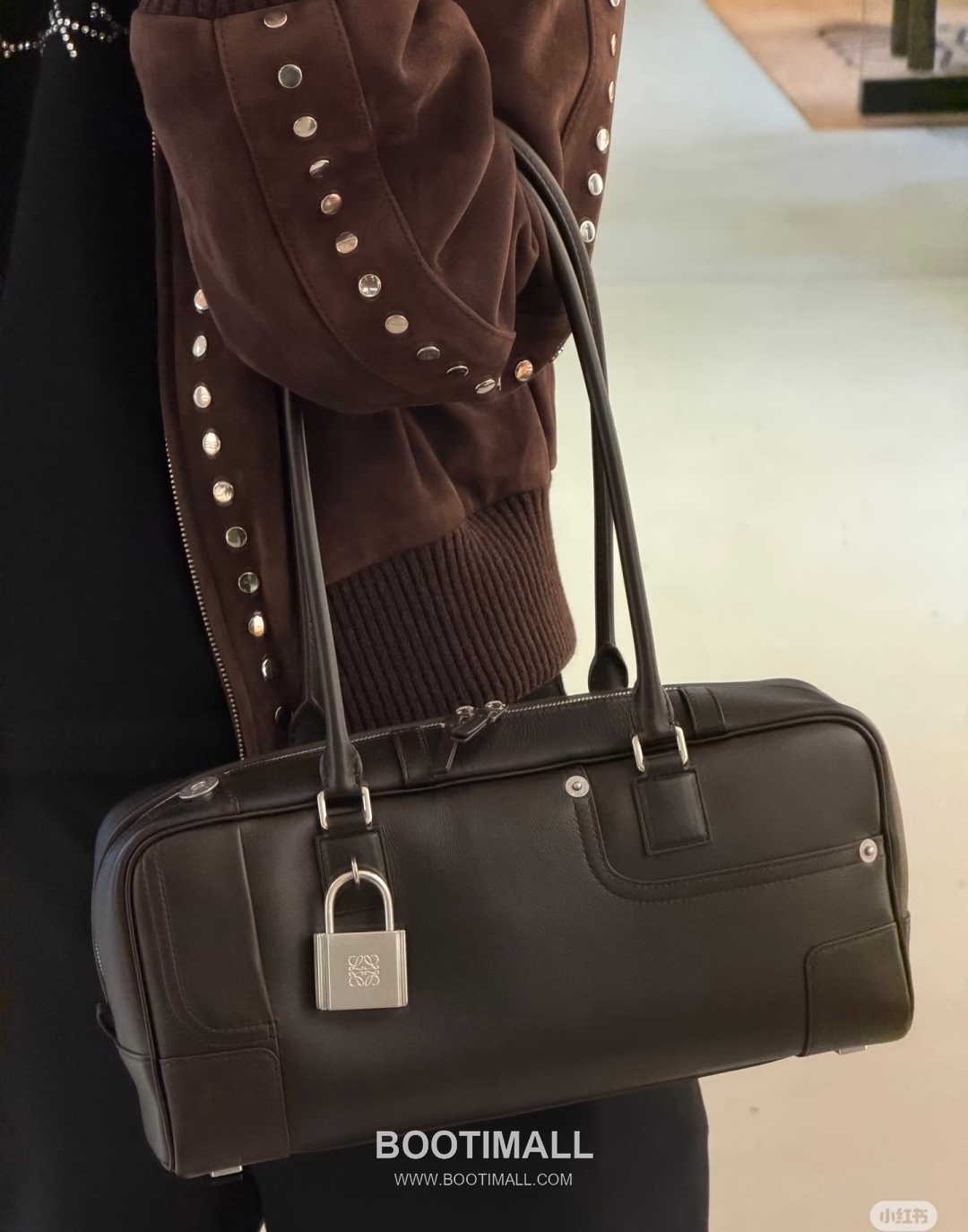 Loewe Amazona Cropped Shiny Calfskin Bowling Bag 06261298 로에베 아마조나 크롭드 샤이니 카프스킨 보스턴백 30.5cm 8