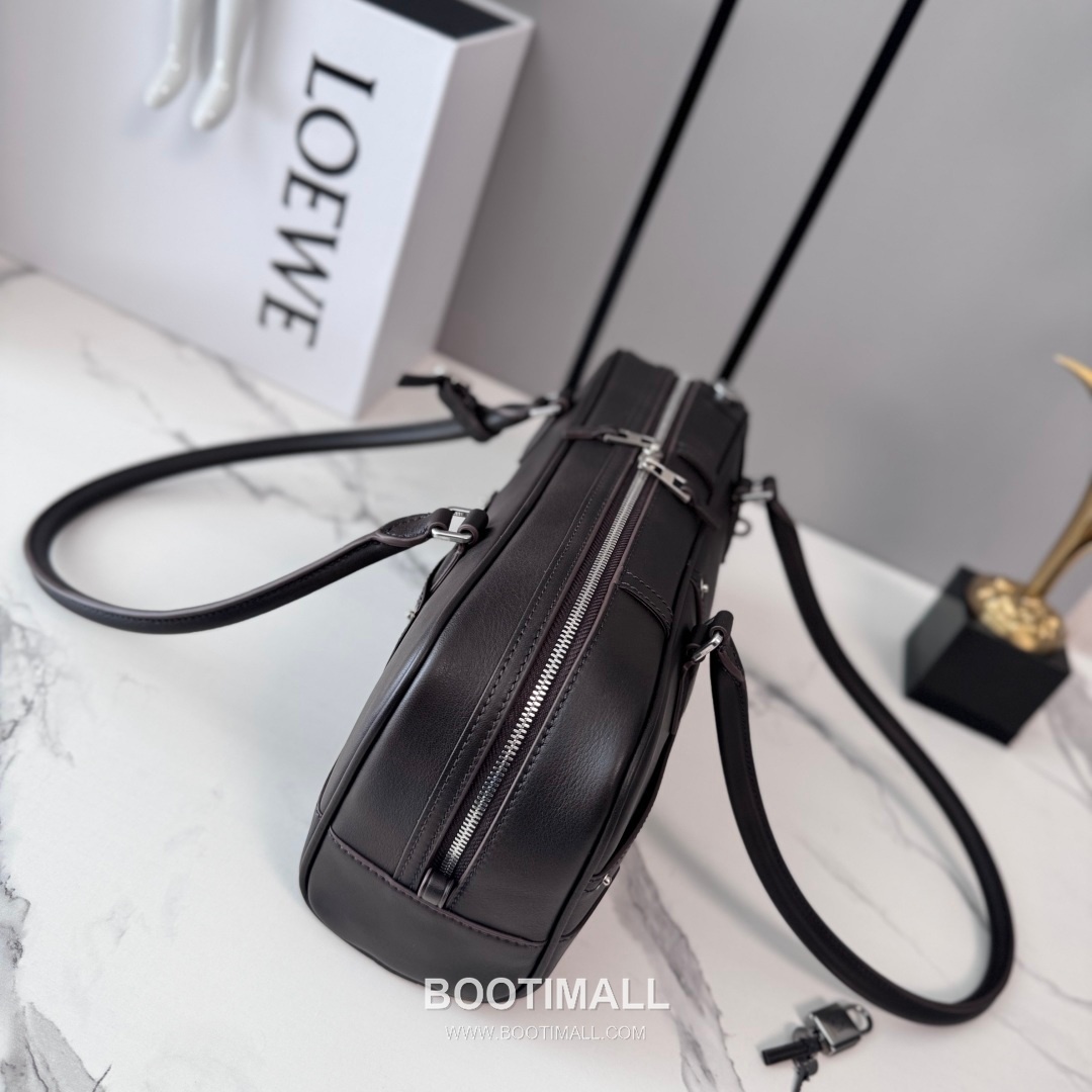 Loewe Amazona Cropped Shiny Calfskin Bowling Bag 06261298 로에베 아마조나 크롭드 샤이니 카프스킨 보스턴백 30.5cm 12