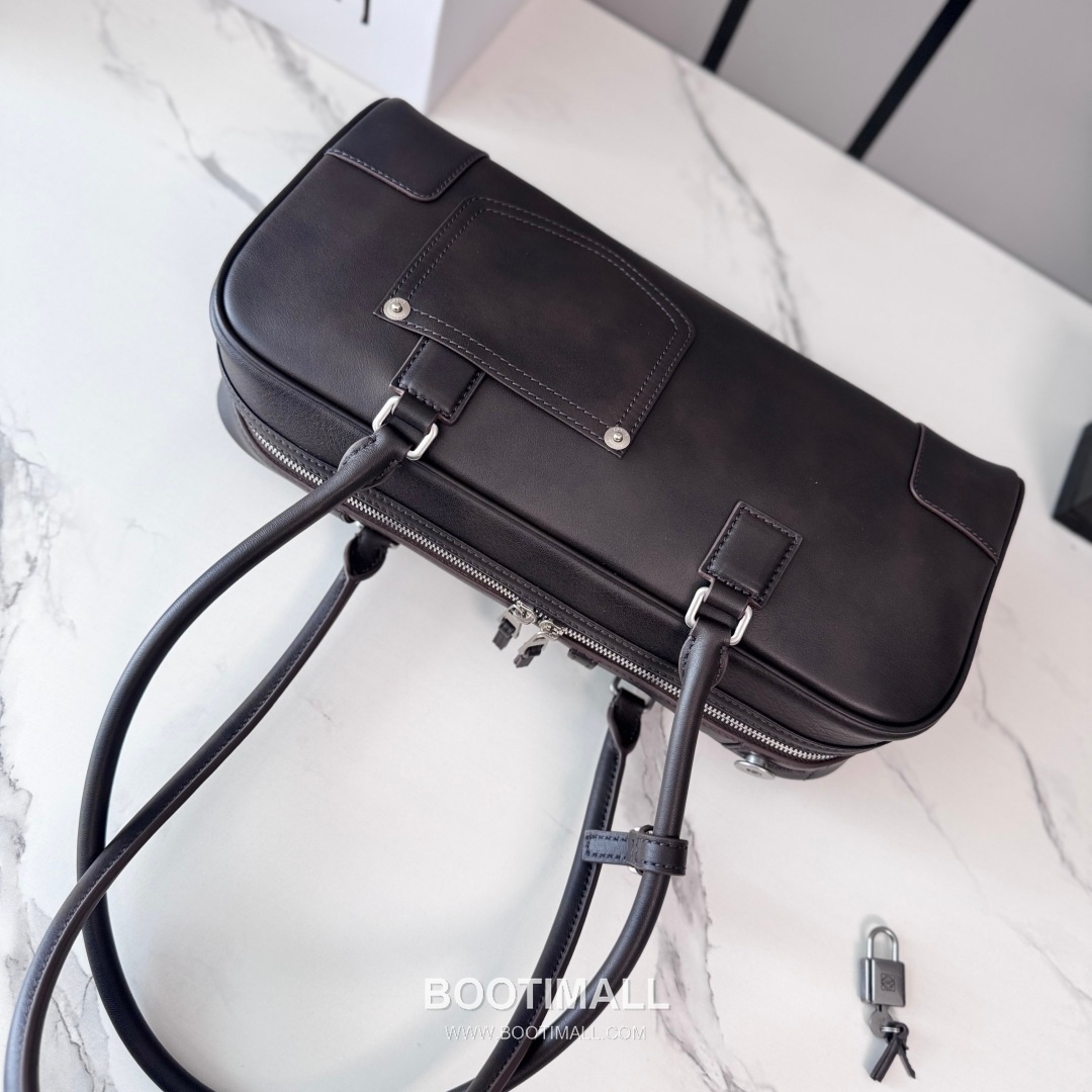 Loewe Amazona Cropped Shiny Calfskin Bowling Bag 06261298 로에베 아마조나 크롭드 샤이니 카프스킨 보스턴백 30.5cm 16