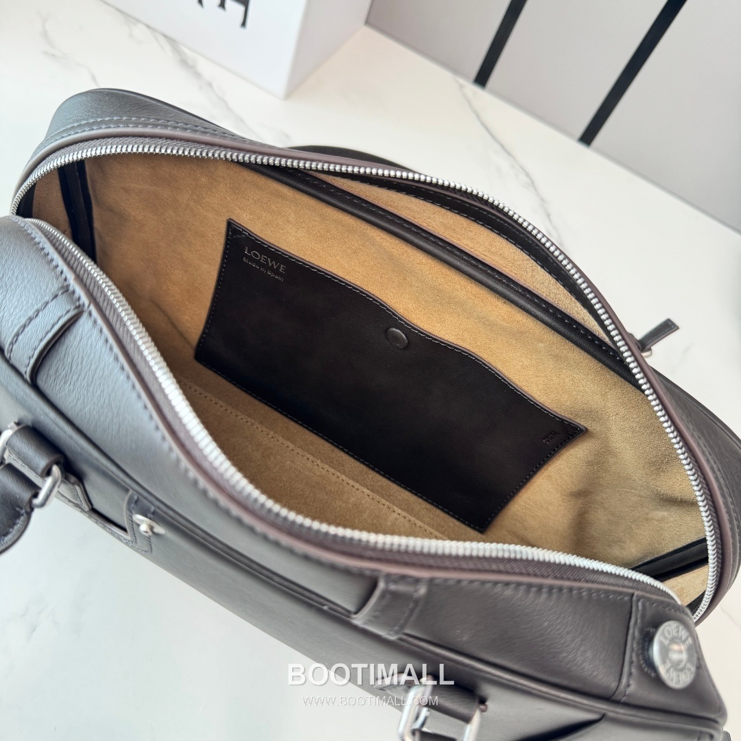 Loewe Amazona Cropped Shiny Calfskin Bowling Bag 06261298 로에베 아마조나 크롭드 샤이니 카프스킨 보스턴백 30.5cm 17