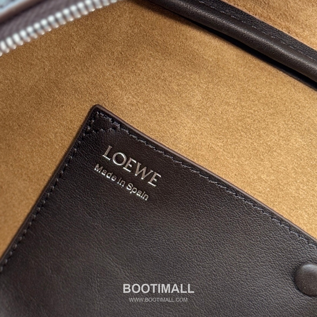 Loewe Amazona Cropped Shiny Calfskin Bowling Bag 06261298 로에베 아마조나 크롭드 샤이니 카프스킨 보스턴백 30.5cm 18