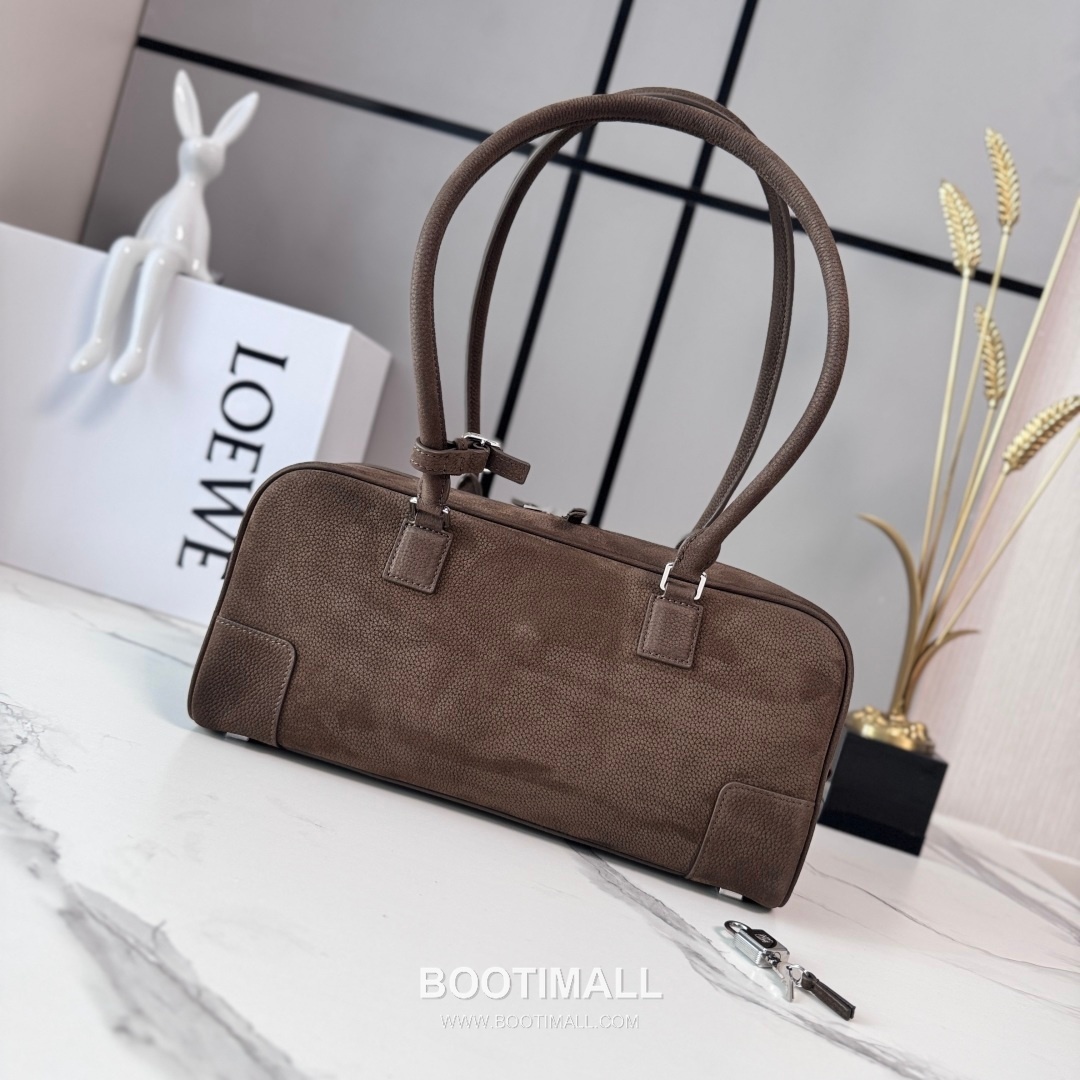 Loewe Amazona Cropped Shiny Calfskin Bowling Bag 06261298 로에베 아마조나 크롭드 샤이니 카프스킨 보스턴백 30.5cm 12