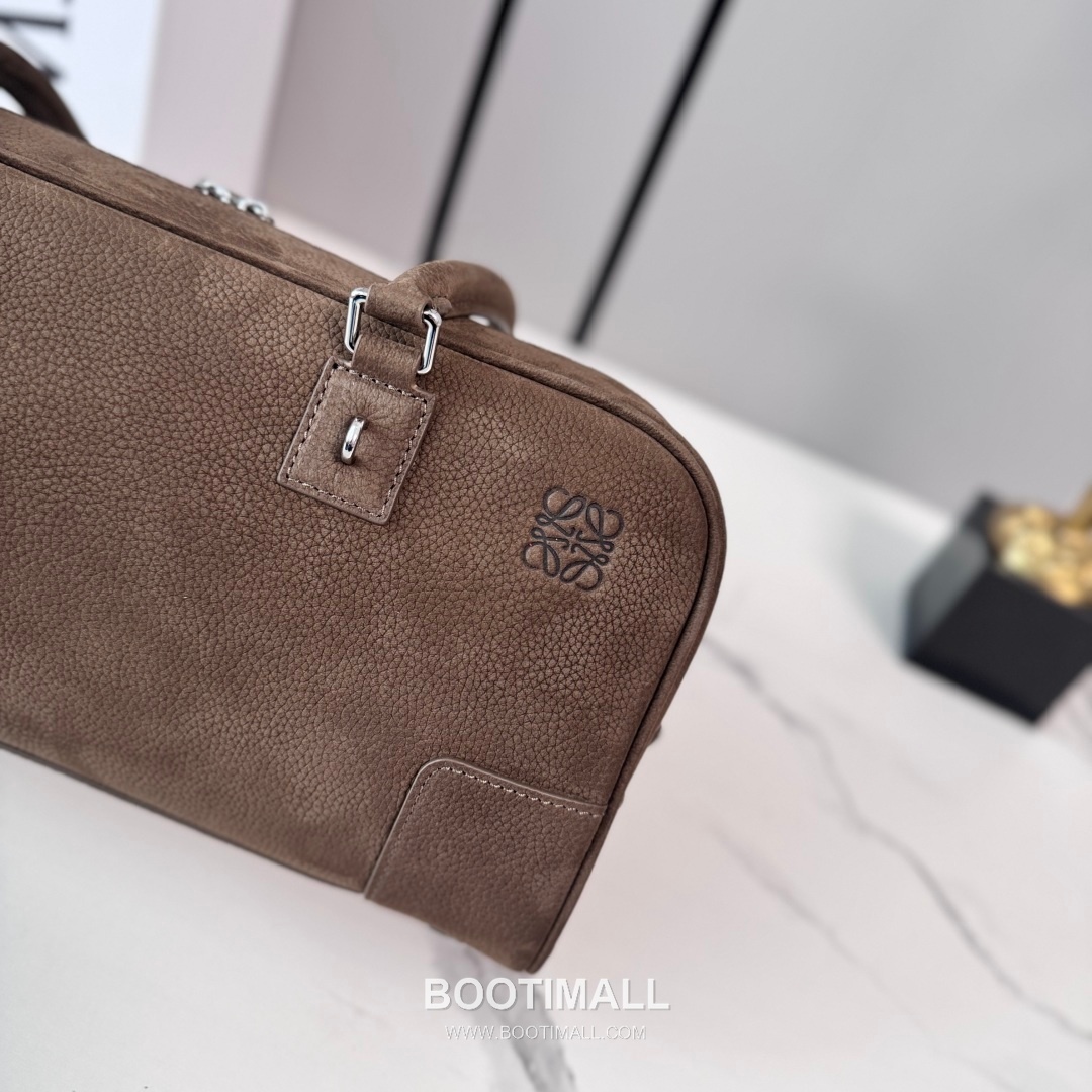 Loewe Amazona Cropped Shiny Calfskin Bowling Bag 06261298 로에베 아마조나 크롭드 샤이니 카프스킨 보스턴백 30.5cm 14