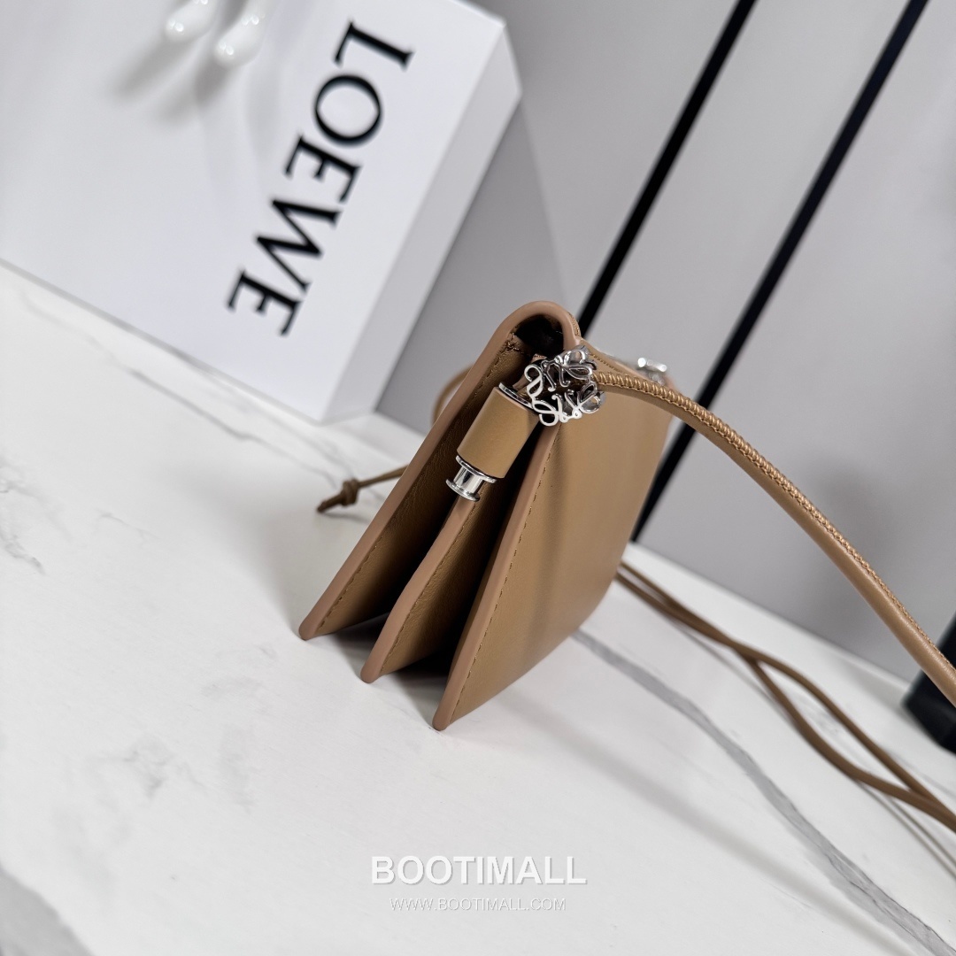 Loewe Joya Nappa Calfskin Clutch Crossbody Bag 26254468 로에베 조야 나파 카프스킨 클러치 크로스백 22cm 5