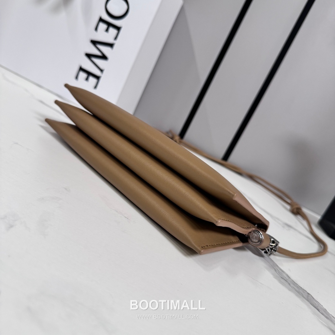 Loewe Joya Nappa Calfskin Clutch Crossbody Bag 26254468 로에베 조야 나파 카프스킨 클러치 크로스백 22cm 7