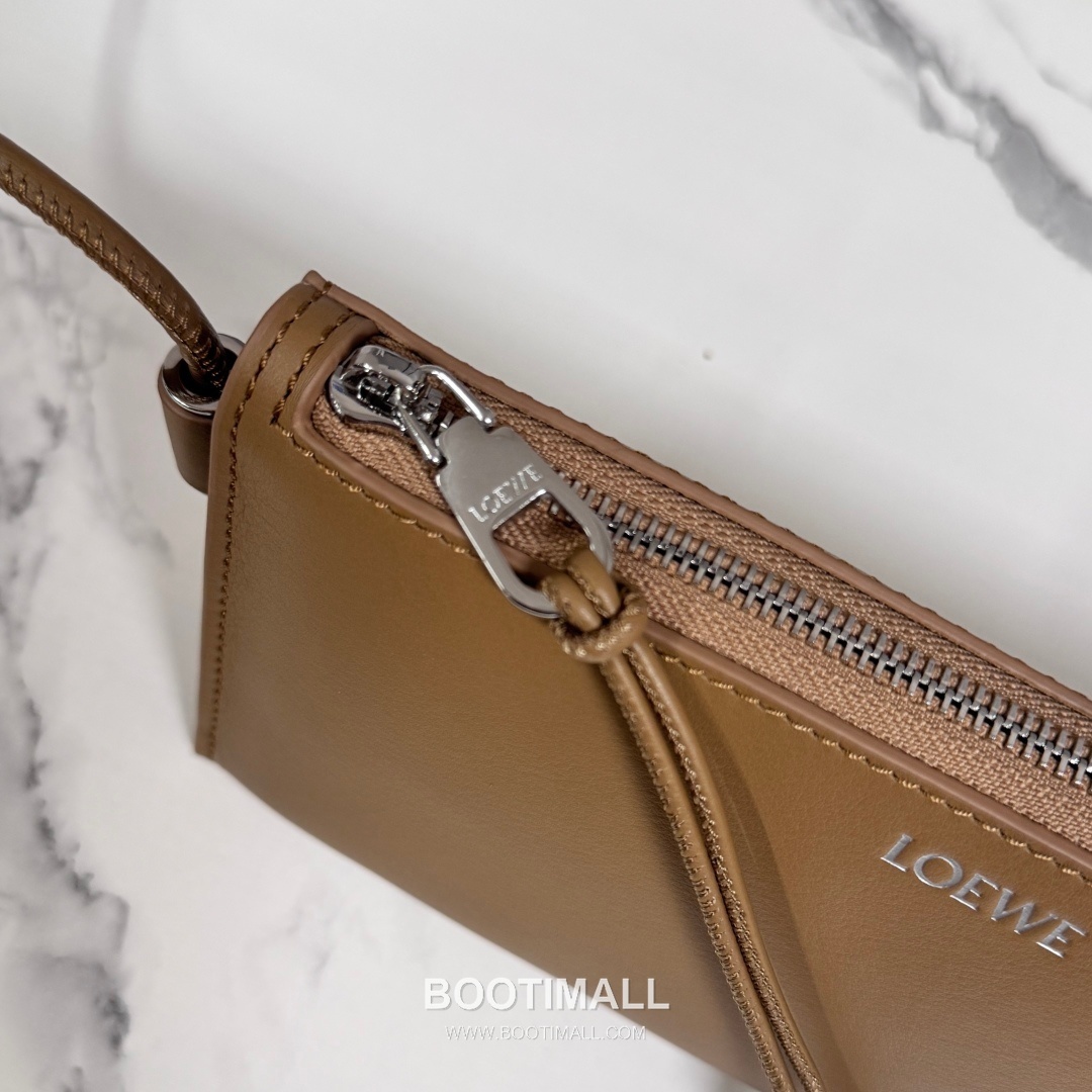 Loewe Joya Nappa Calfskin Clutch Crossbody Bag 26254468 로에베 조야 나파 카프스킨 클러치 크로스백 22cm 9