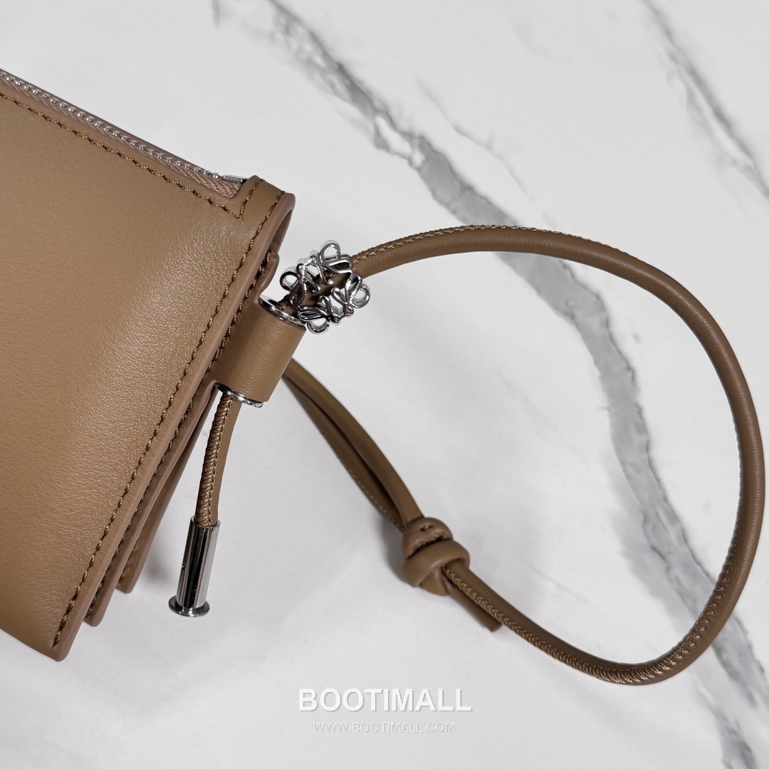 Loewe Joya Nappa Calfskin Clutch Crossbody Bag 26254468 로에베 조야 나파 카프스킨 클러치 크로스백 22cm 10