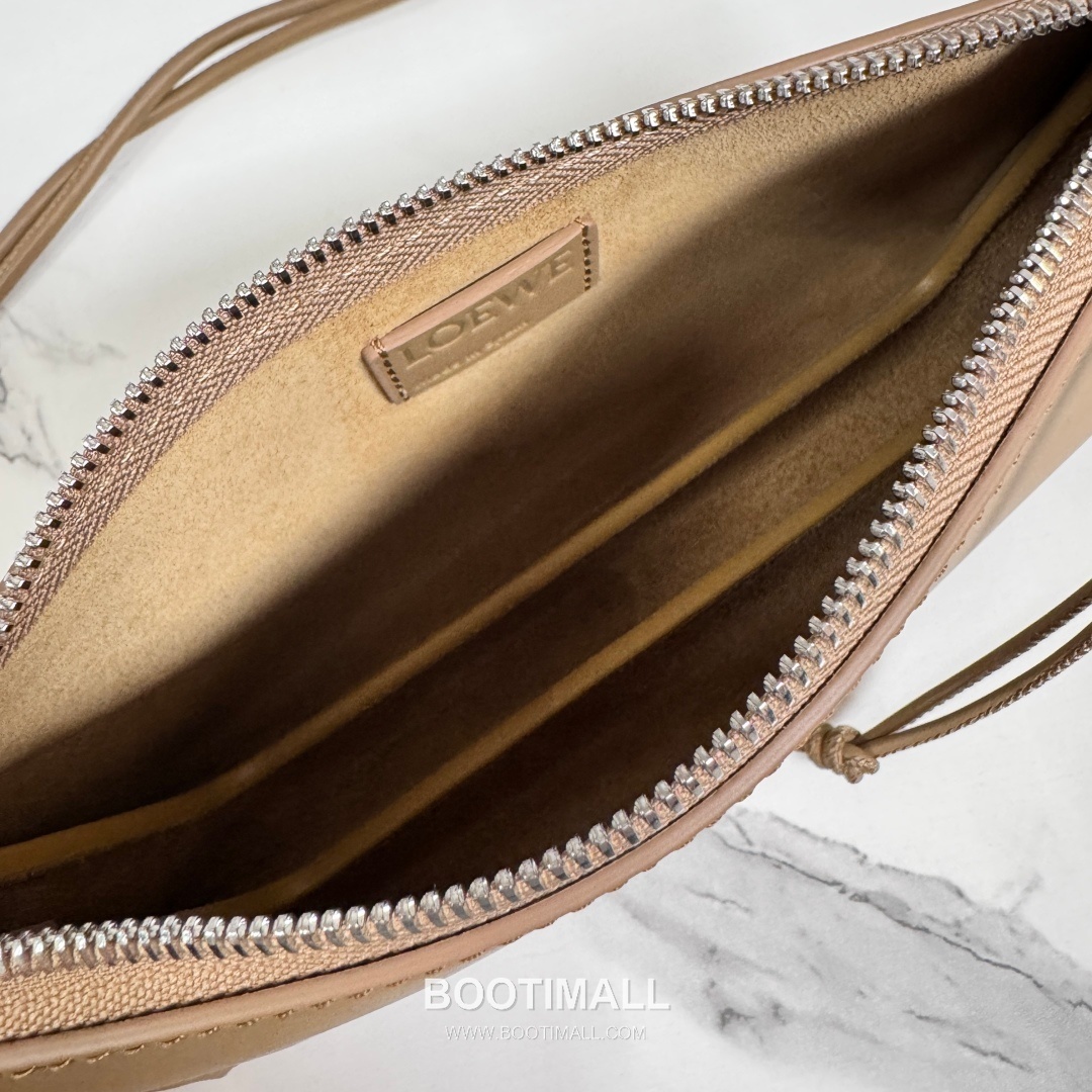 Loewe Joya Nappa Calfskin Clutch Crossbody Bag 26254468 로에베 조야 나파 카프스킨 클러치 크로스백 22cm 11