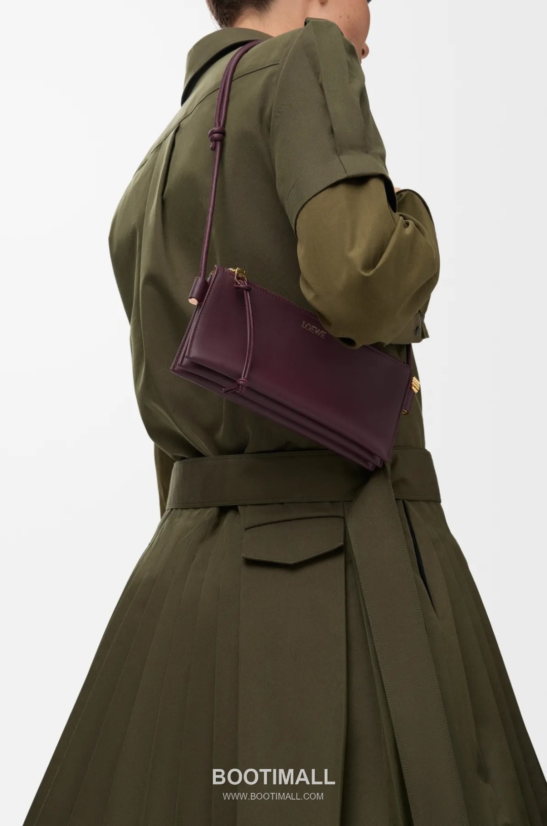 Loewe Joya Nappa Calfskin Clutch Crossbody Bag 26254468 로에베 조야 나파 카프스킨 클러치 크로스백 22cm 2