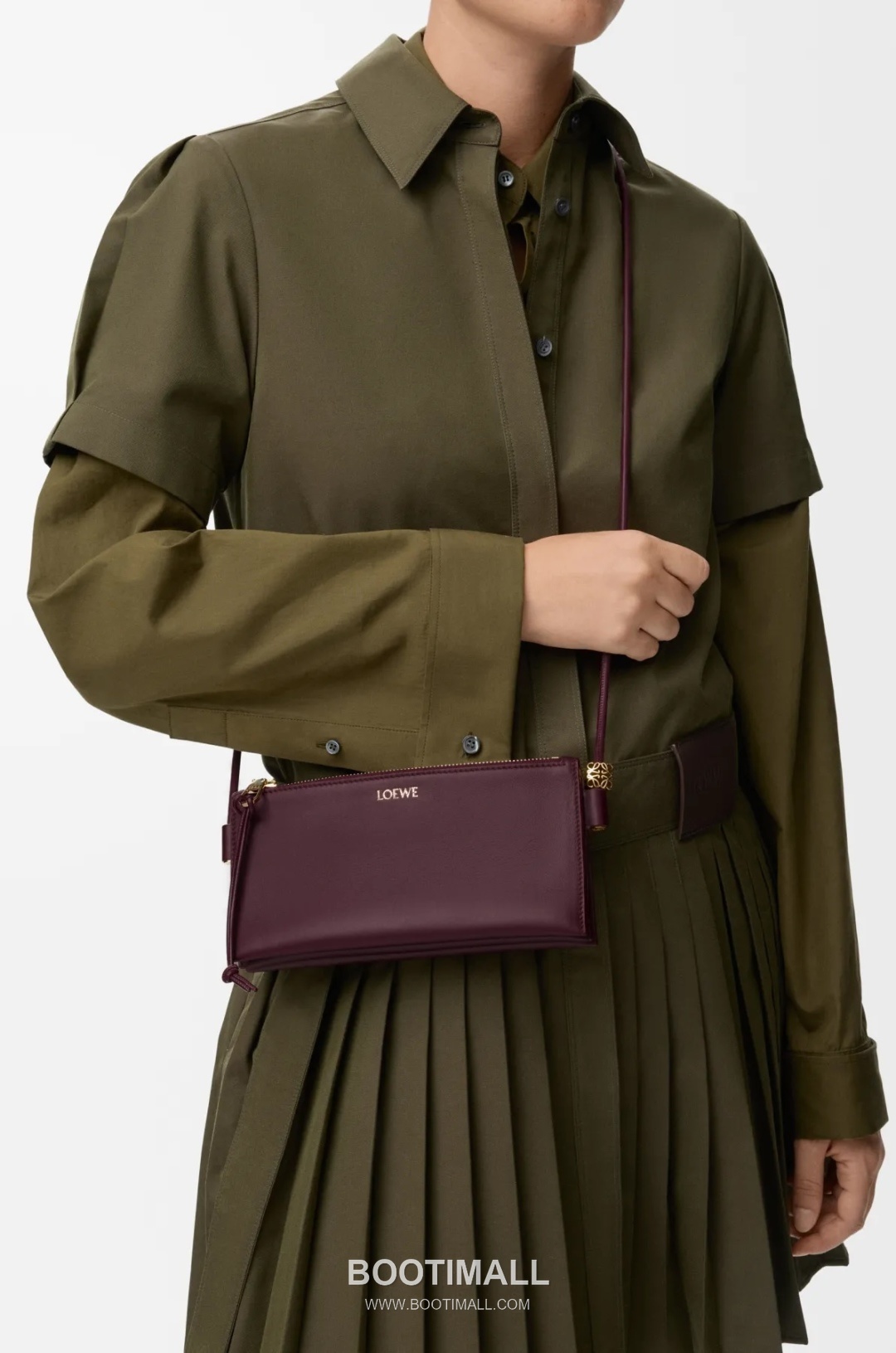 Loewe Joya Nappa Calfskin Clutch Crossbody Bag 26254468 로에베 조야 나파 카프스킨 클러치 크로스백 22cm 3