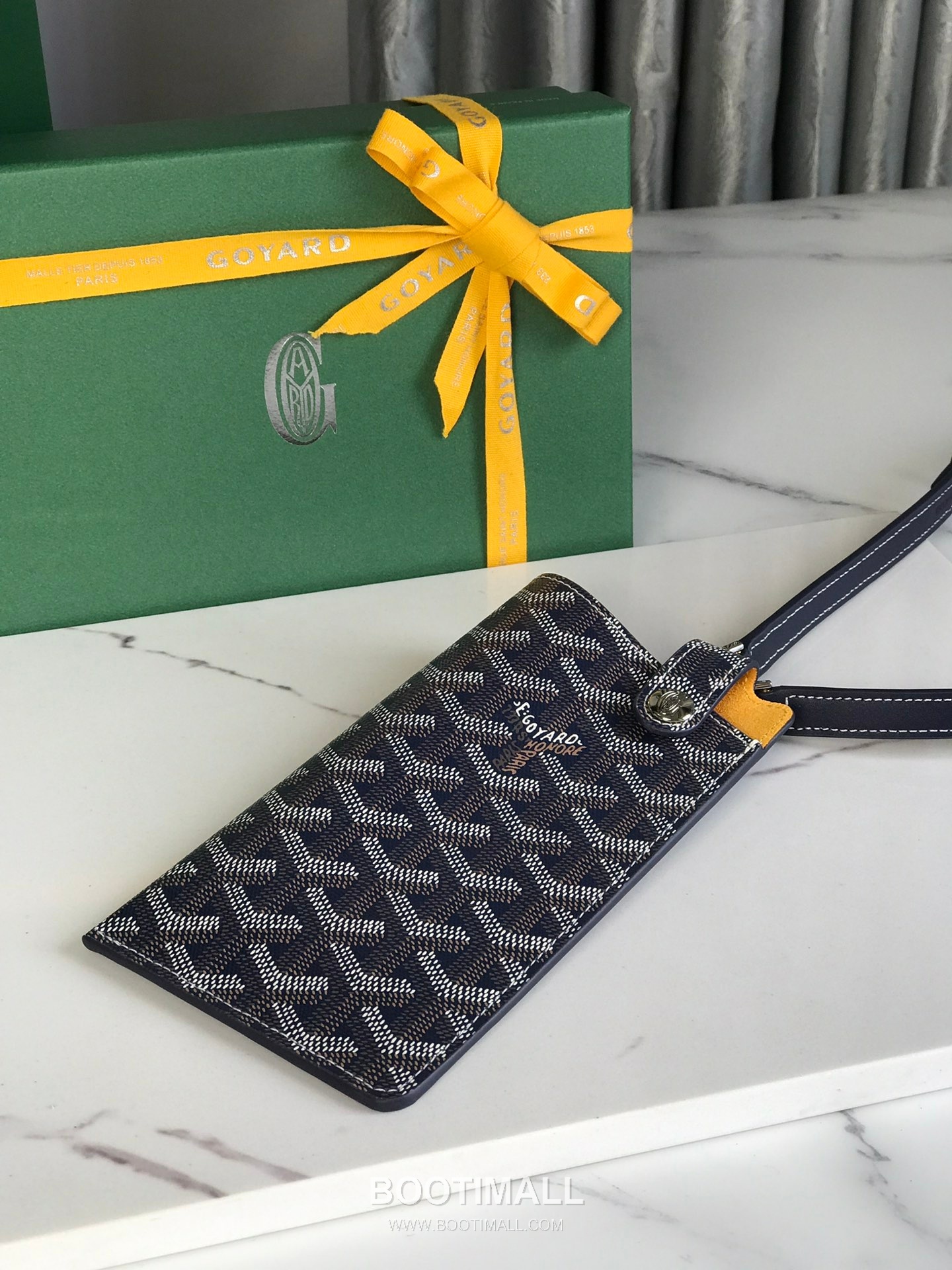 Goyard Montmartre GM Goyardine Canvas Crossbody Pouch 고야드 몽마르트르 GM 고야딘 캔버스 크로스바디 파우치 10cm 3