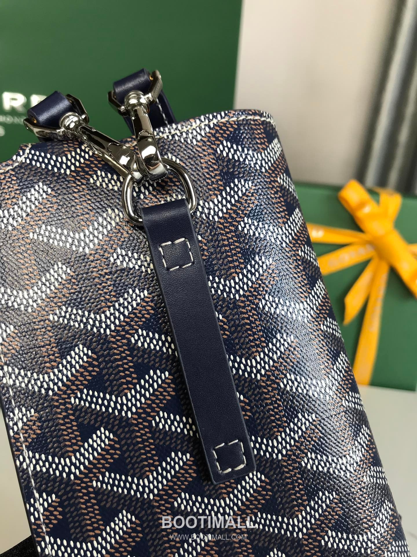 Goyard Montmartre GM Goyardine Canvas Crossbody Pouch 고야드 몽마르트르 GM 고야딘 캔버스 크로스바디 파우치 10cm 9